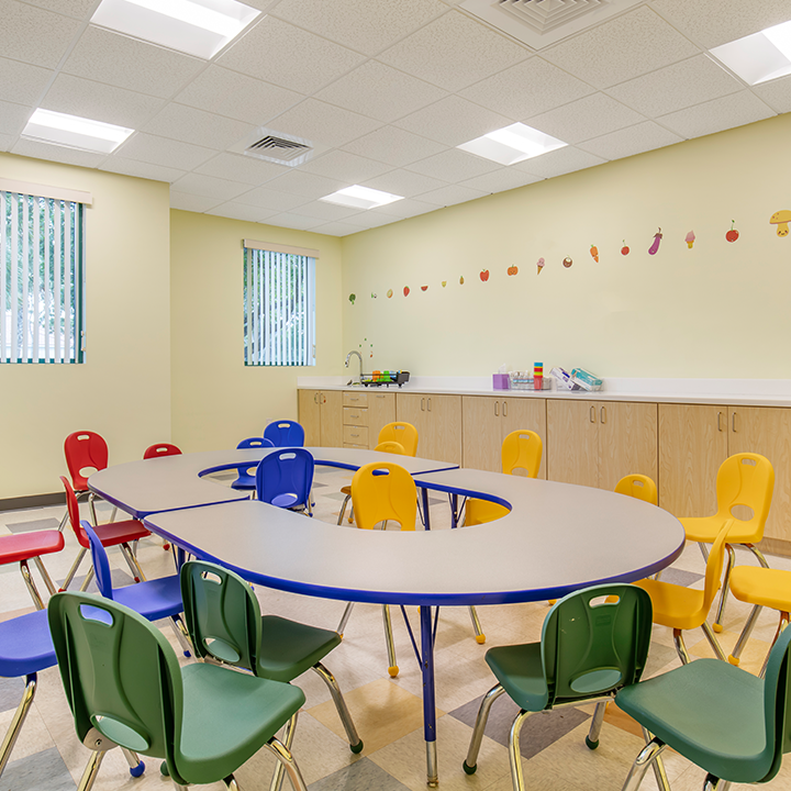 Sala de enseñanza en Coral Springs, FL Little Leaves Centro