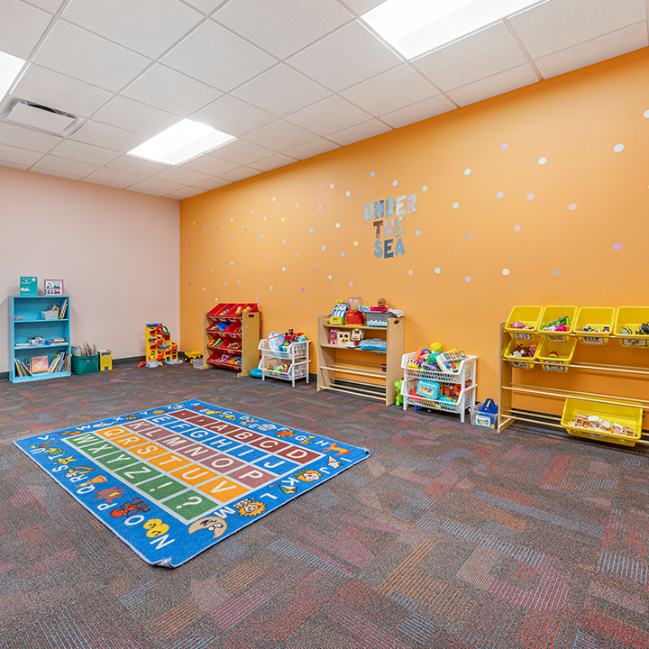 Sala de juegos con juguetes